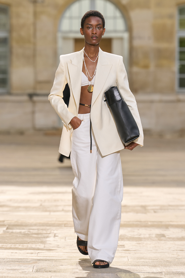 défilé gabriela hearst printemps-été 2026 fashion week de paris