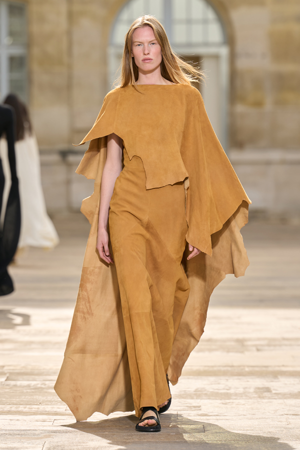 défilé gabriela hearst printemps-été 2026 fashion week de paris