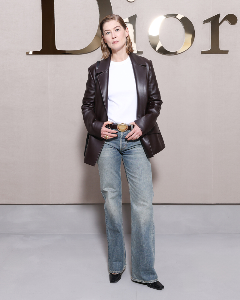 Rosamund Pike au défilé Dior printemps-été 2026. 