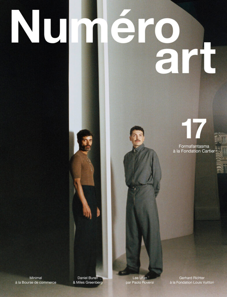 Le duo de designers Formafantasma photographié par Nick Chard dans le nouveau bâtiment de la Fondation Cartier, à Paris, en cover du Numéro art 17.