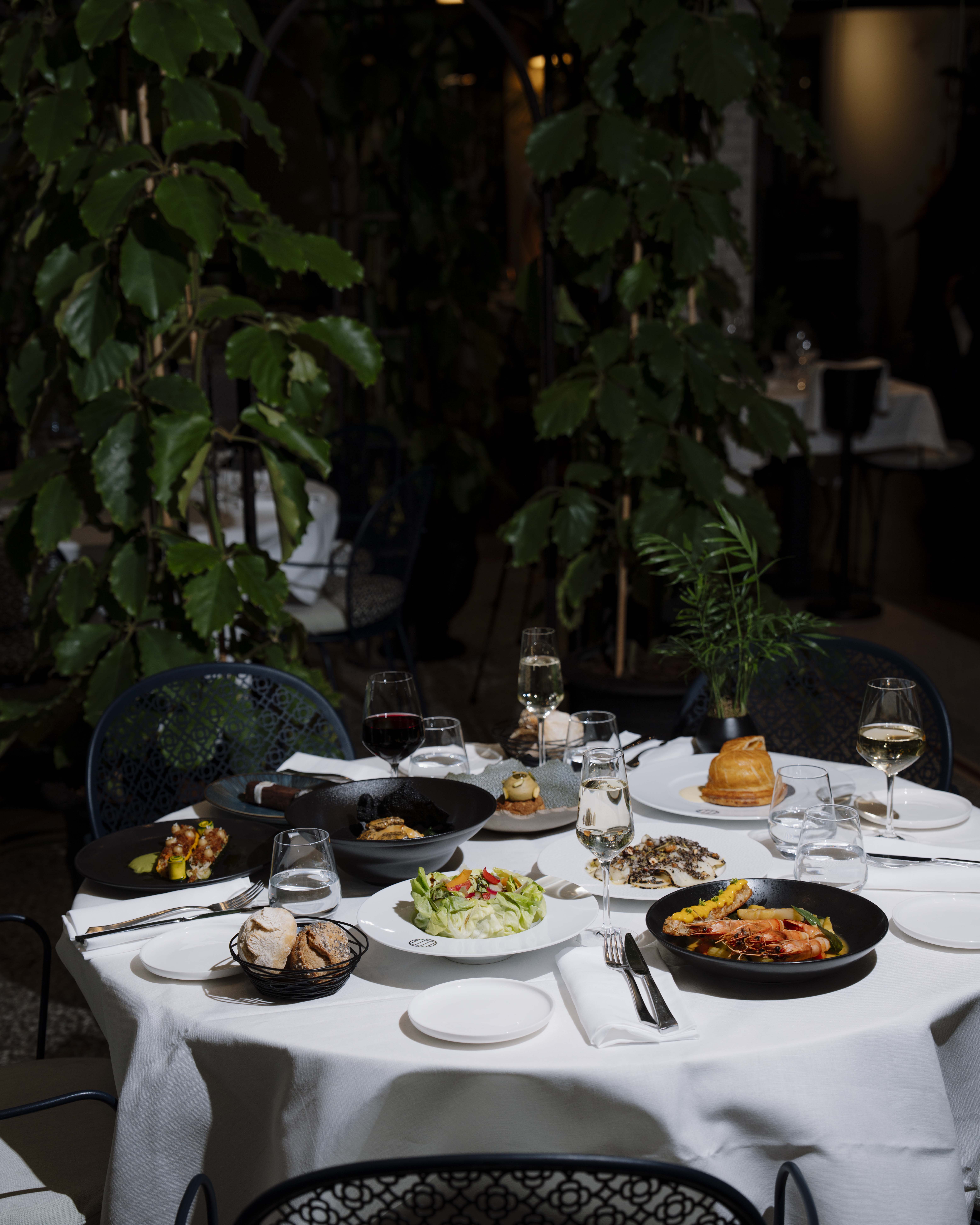 Le restaurant Jardin d'Hiver par Axel Delai.