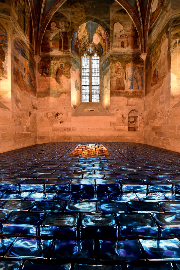 jean michel othoniel au palais des papes d'avignon