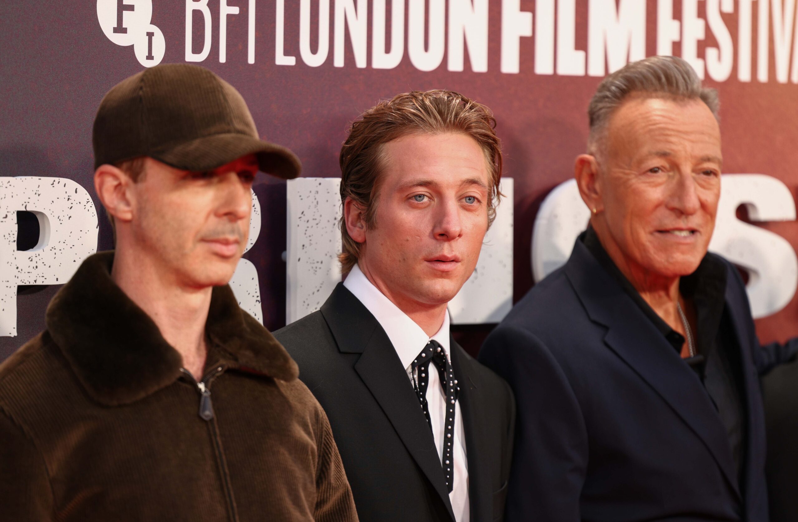 Jeremy Strong, Jeremy Allen White et Bruce Springsteen à l'avant-première du film Springsteen: Deliver Me from Nowhere (2025) au BFI London Film Festival at Royal Festival Hal, à Londres, le 15 octobre 2025. Photo par Tim P. Whitby/Getty Images pour The Walt Disney Company Limited.