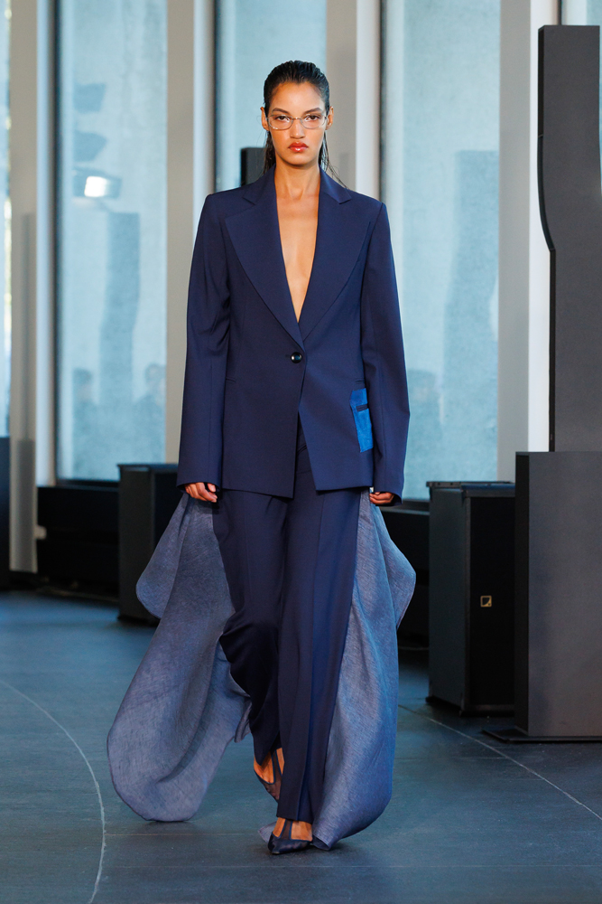 Le défilé Christopher Esber printemps-été 2026 à la Fashion Week de Paris