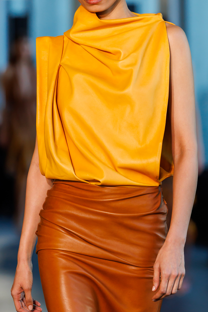 Le défilé Christopher Esber printemps-été 2026 à la Fashion Week de Paris