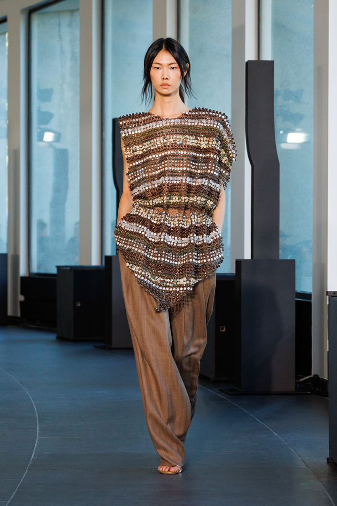 Le défilé Christopher Esber printemps-été 2026 à la Fashion Week de Paris