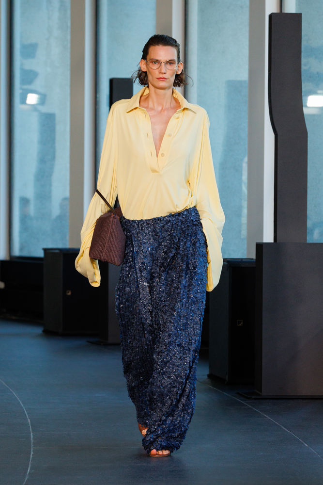 Le défilé Christopher Esber printemps-été 2026 à la Fashion Week de Paris