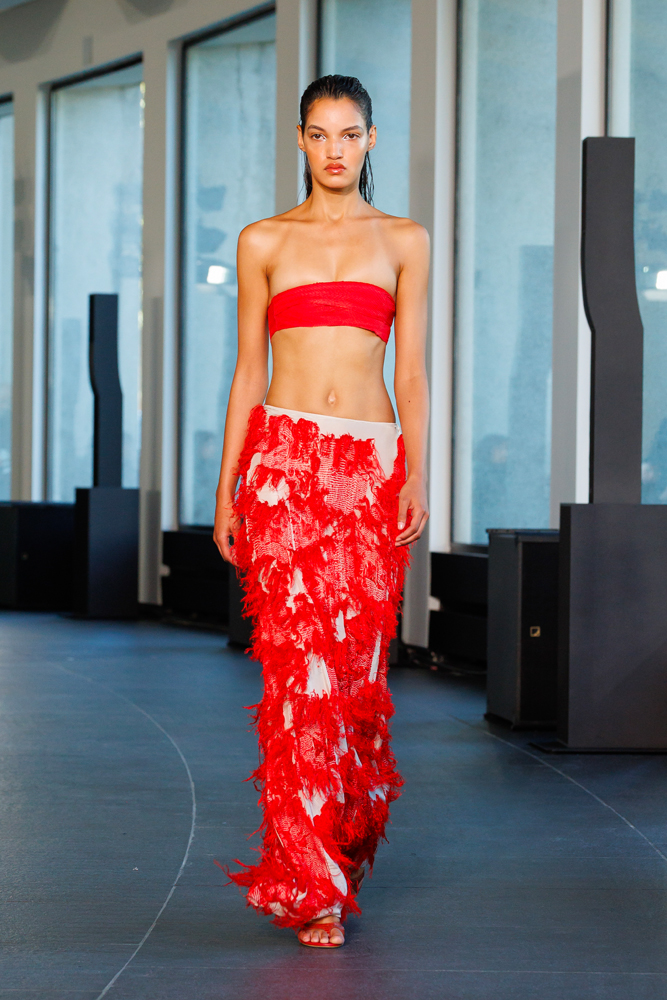 Le défilé Christopher Esber printemps-été 2026 à la Fashion Week de Paris