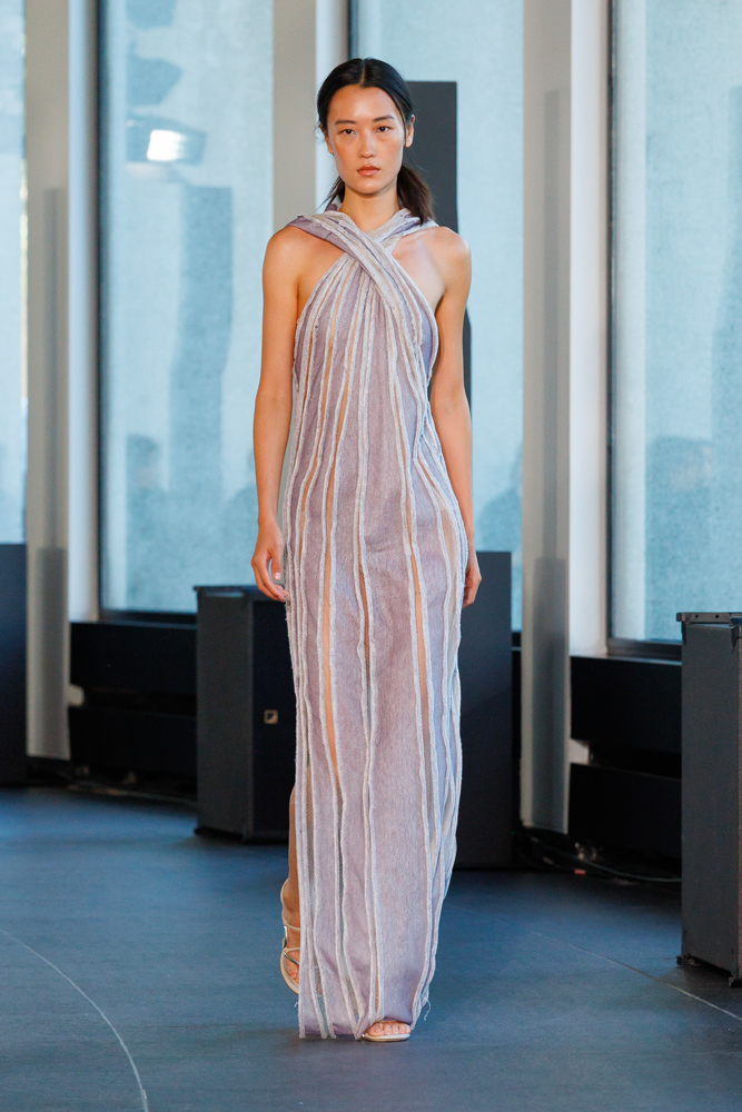 Le défilé Christopher Esber printemps-été 2026 à la Fashion Week de Paris