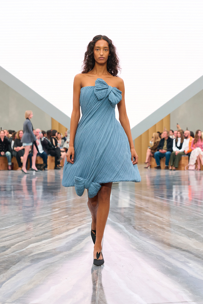 Le premier défilé Dior femme printemps-été 2026 par le créateur Jonathan Anderson à la Fashion Week de Paris