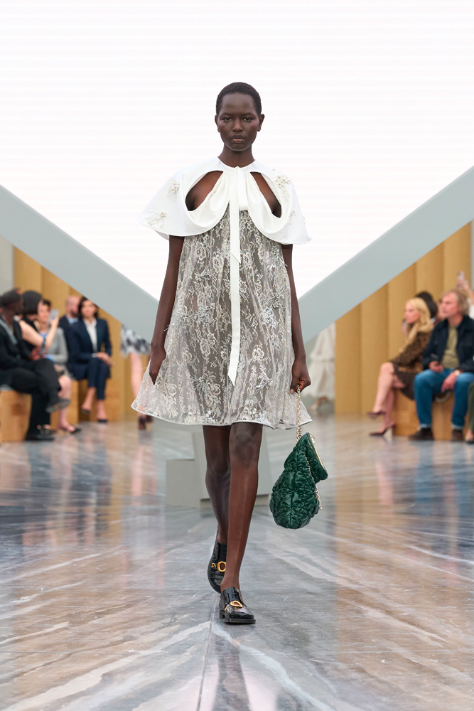 Le premier défilé Dior femme printemps-été 2026 par le créateur Jonathan Anderson à la Fashion Week de Paris