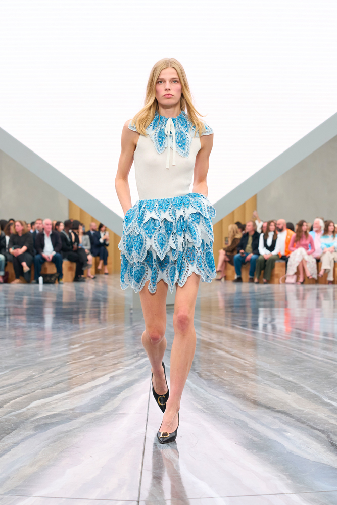 Le premier défilé Dior femme printemps-été 2026 par le créateur Jonathan Anderson à la Fashion Week de Paris