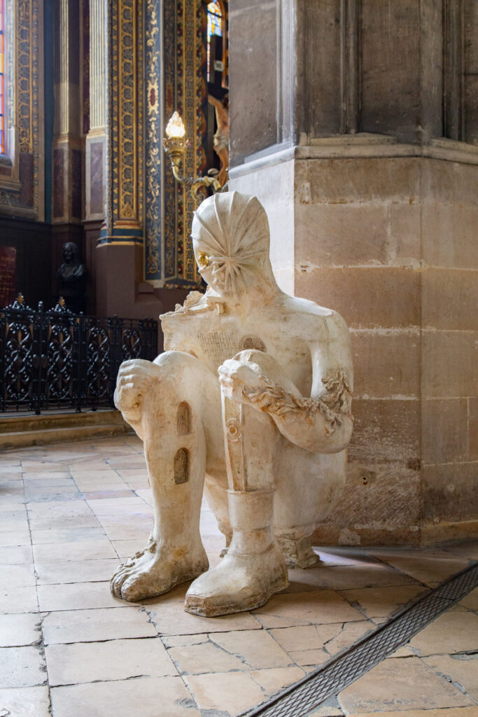 Cent Sommeils, Liselor Perez, Beaux-Arts de Paris, courtesy Rubis Mécénat, église Saint-Eustache, 2025. Photo / InstanT Productions.