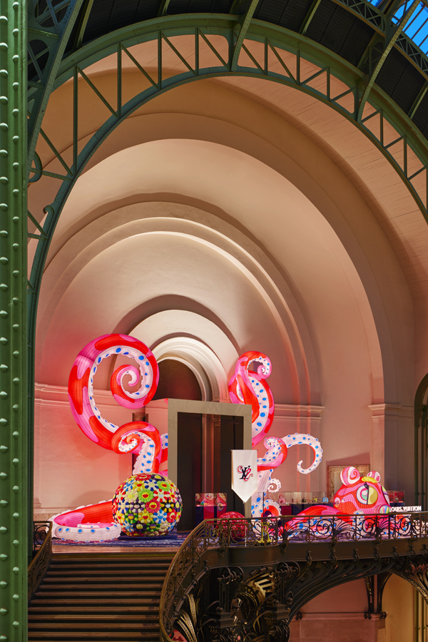 collection louis vuitton x takashi murakami capucines à art basel 2025