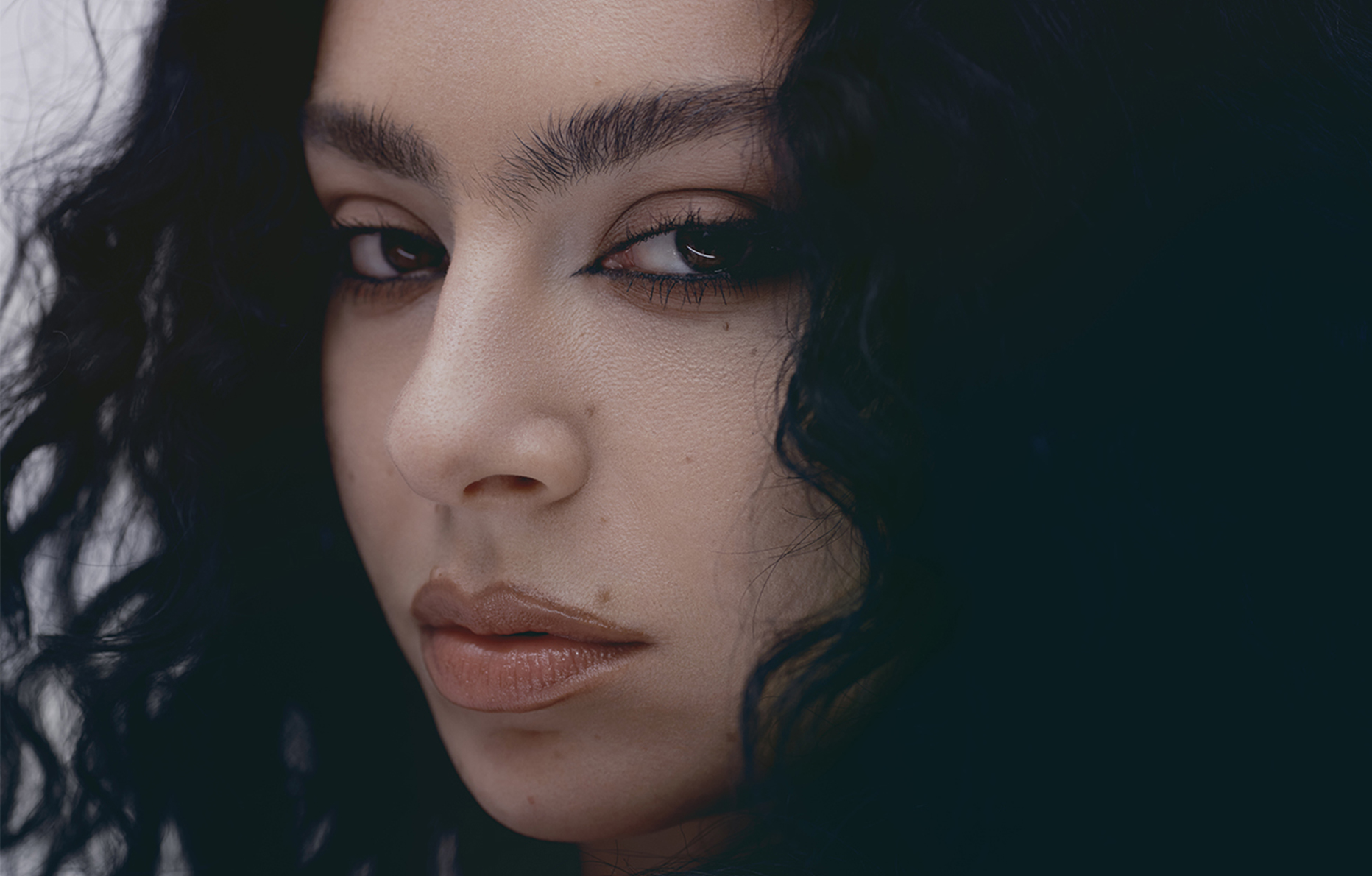 Portrait de Charli XCX.