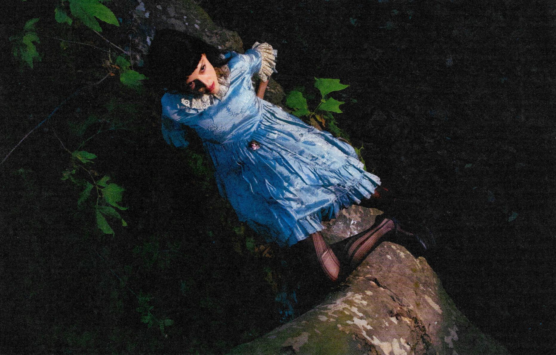 Not For Radio (María Zardoya), chanteuse du groupe The Marías, photographiée par Jaxon Whittington.