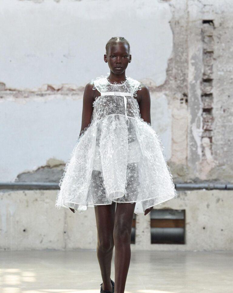 défilé cecilie bahnsen printemps-été 2026 à la fashion week de paris