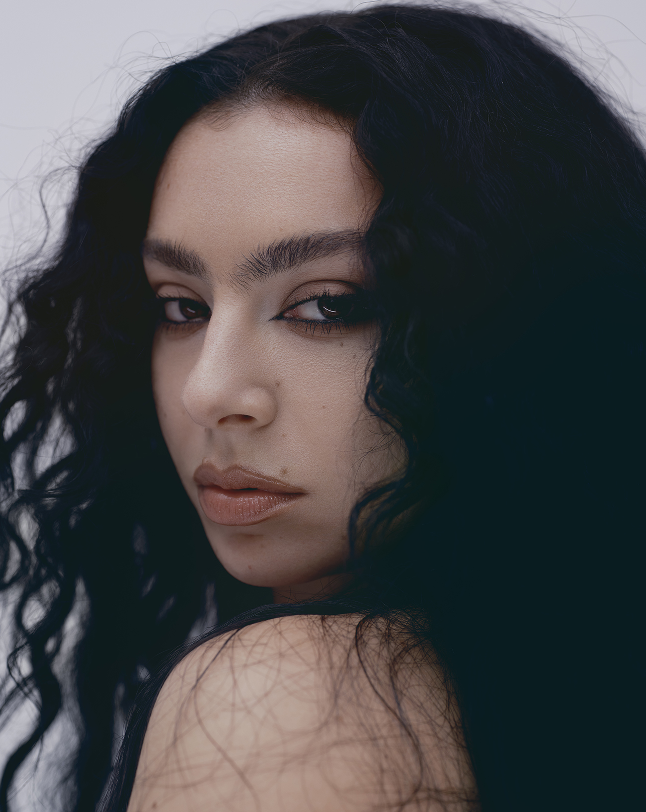 Portrait de Charli XCX (2025) © Charlotte Hadden.