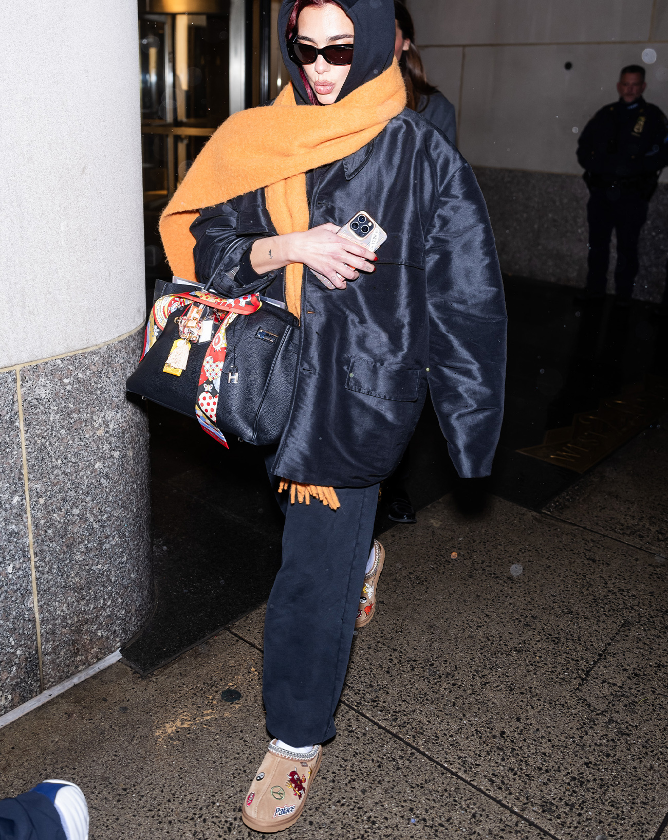 dua lipa en chaussons ugg