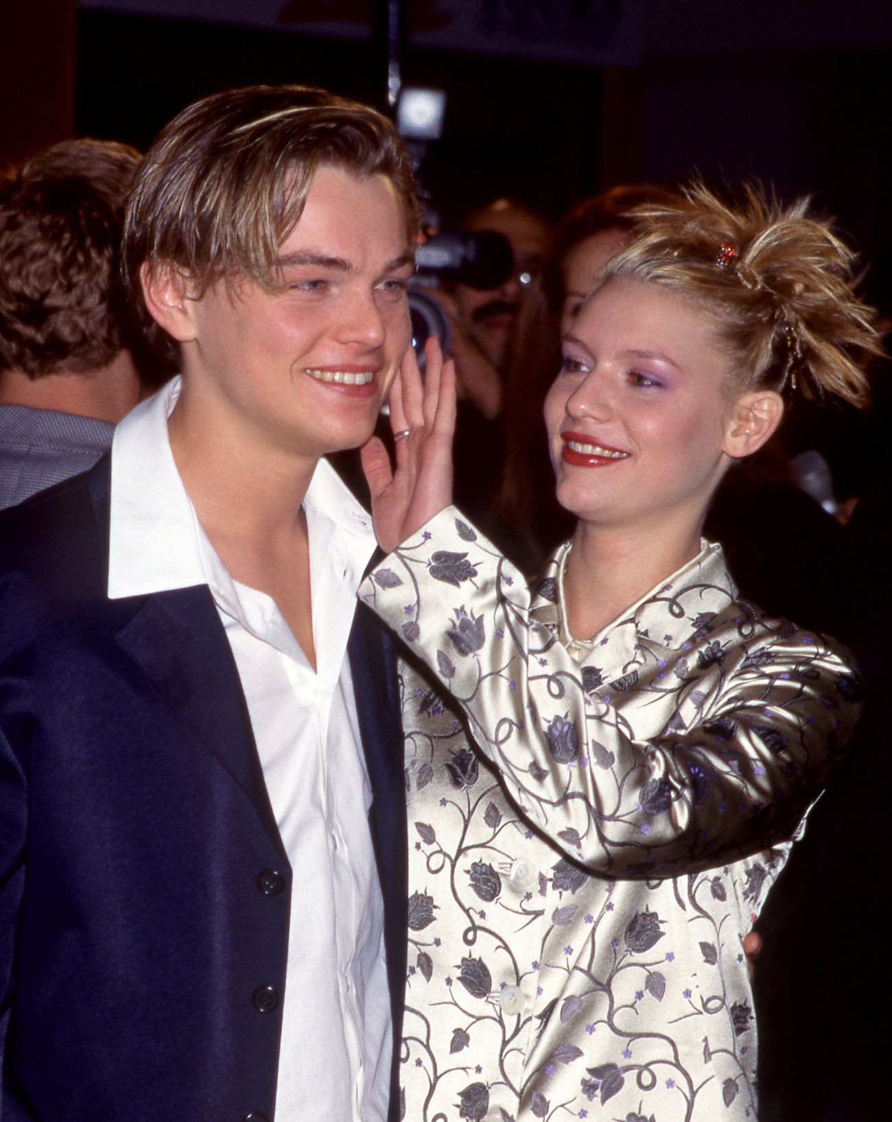 Leonardo DiCaprio et Claire Danes lors de l'avant-première de Roméo + Juliette (1996). © Photo by Ron Davis/Getty Images.