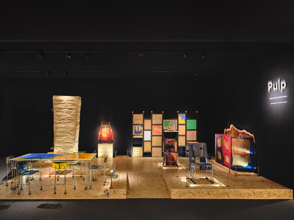 Le stand de la galerie Pulp au salon du design PAD London 2025.