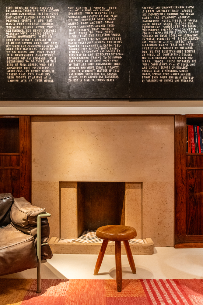 Le stand de la galerie Laffanour au salon du design PAD London 2025.