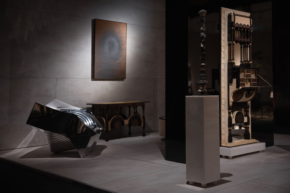 Le stand de la Sceners Gallery au salon du design PAD London 2025.