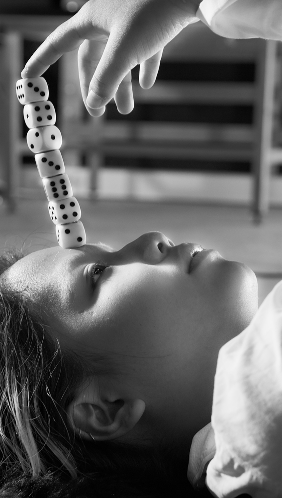 Jinyong Lian, Girl with dices © Courtesy of Fisheye Gallery.