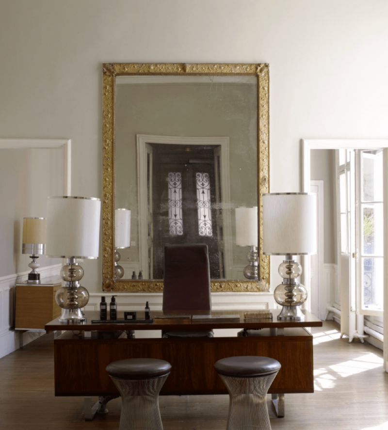 Son salon de coiffure rue Notre Dame des Victoire 