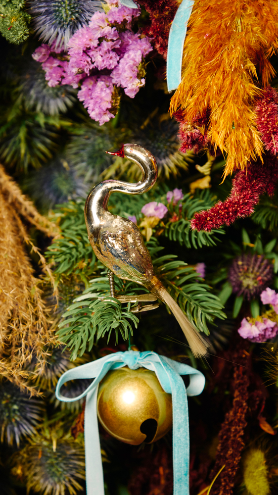 Le sapin Burberry imaginé par Daniel Lee pour l'hôtel Claridge's.