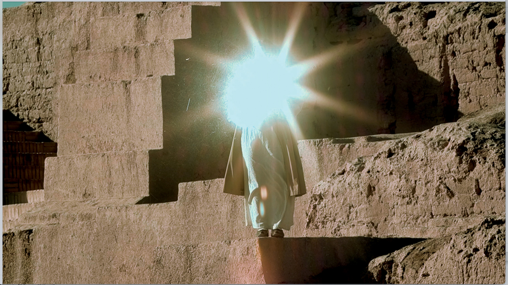 Capture du film Melted into the Sun de l'artiste Saodat Ismailova (2024)