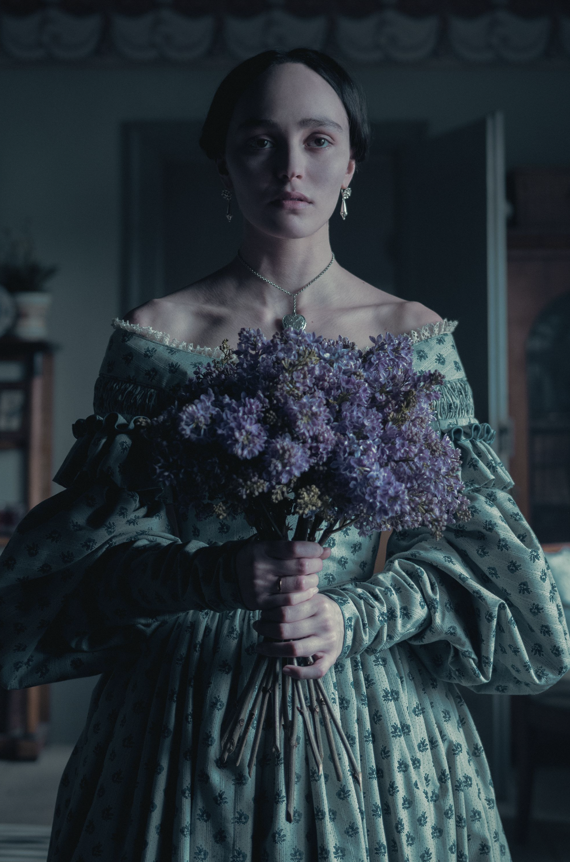 Lily-Rose Depp est Ellen Hutter dans le Nosferatu de Robert Eggers (2024).Aidan Monaghan © 2024 FOCUS FEATURES LLC