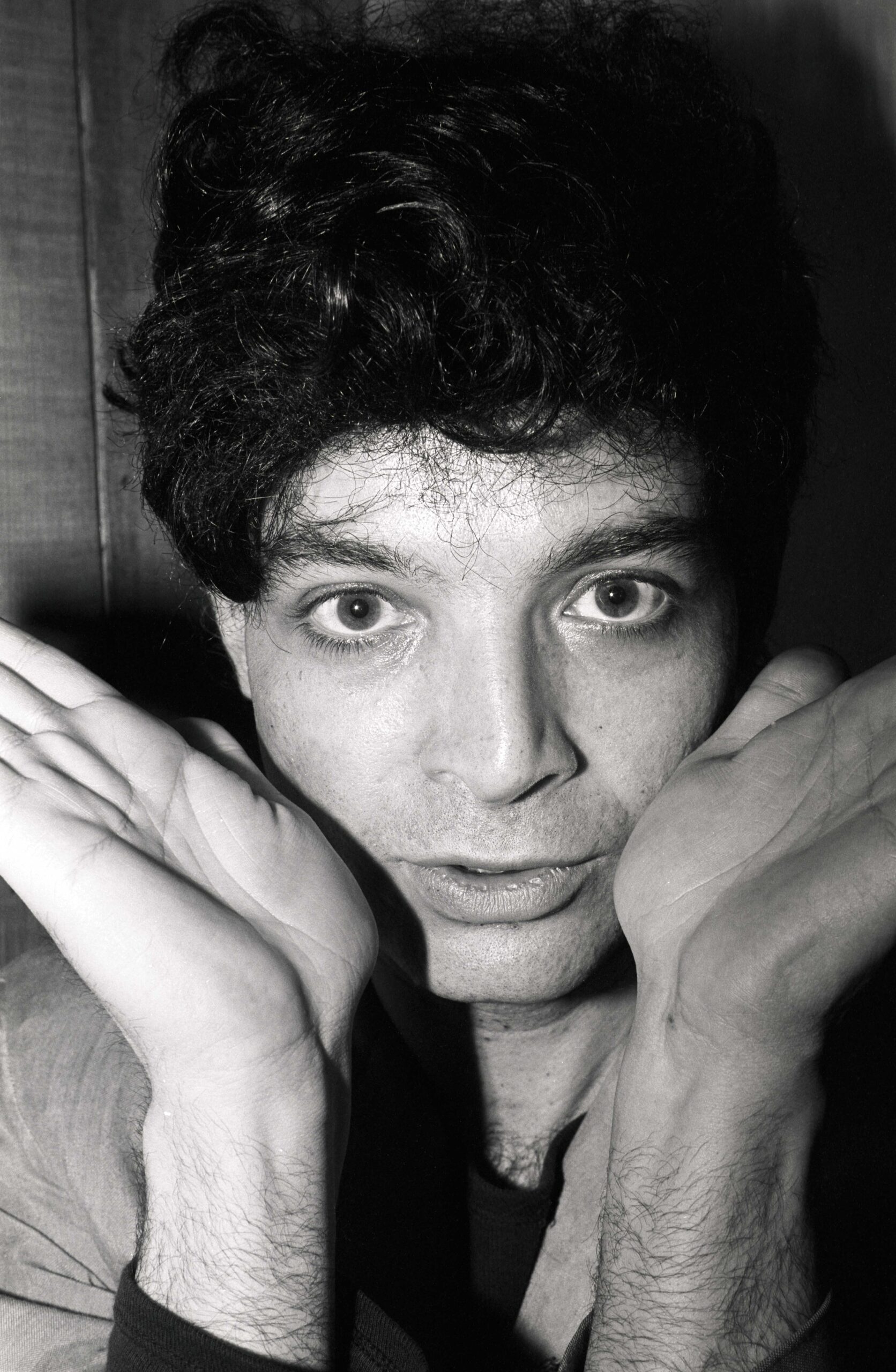 Photo de SUICIDE. Alan Vega pose au Horseshoe © Peter Noble/Redferns.