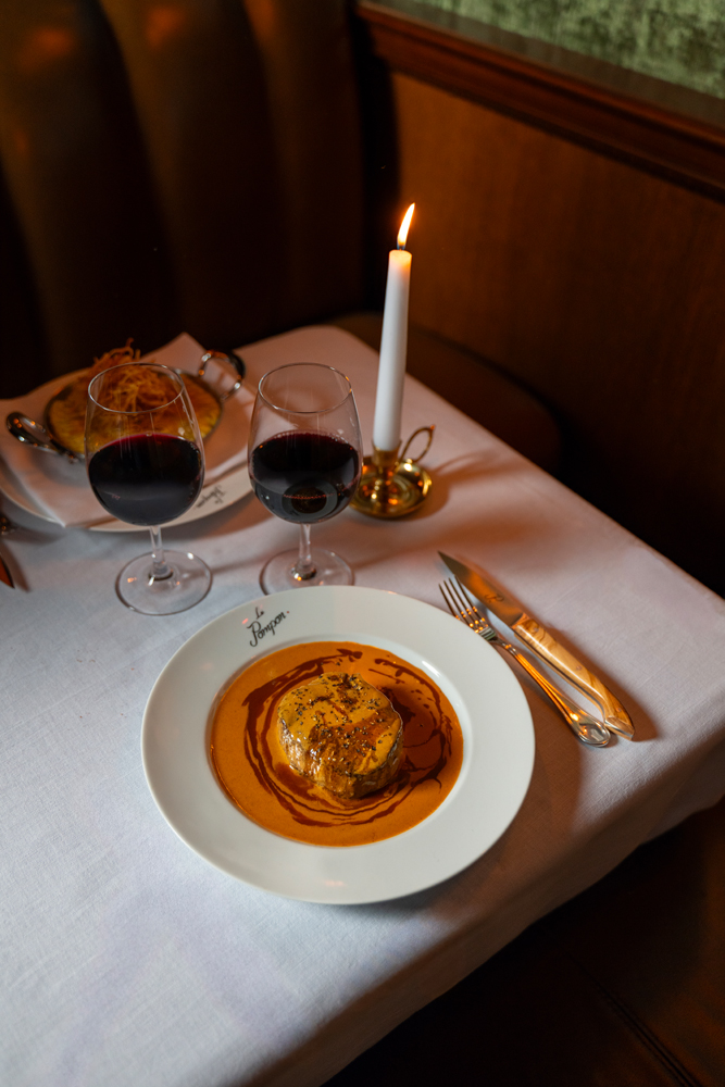 boeuf sauce au poivre du restaurant Le Pompon, place de la Bourse à Paris.