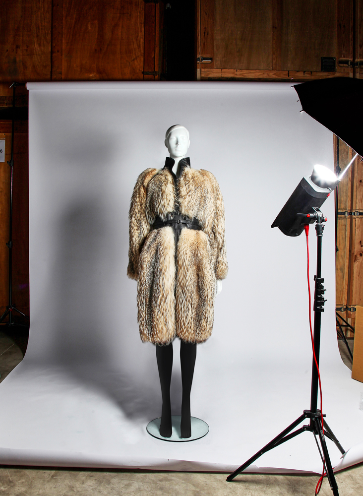 Manteau Hermès de la collection de Farida Kehlfa pour Maurice Auction. © George Mavrikos.