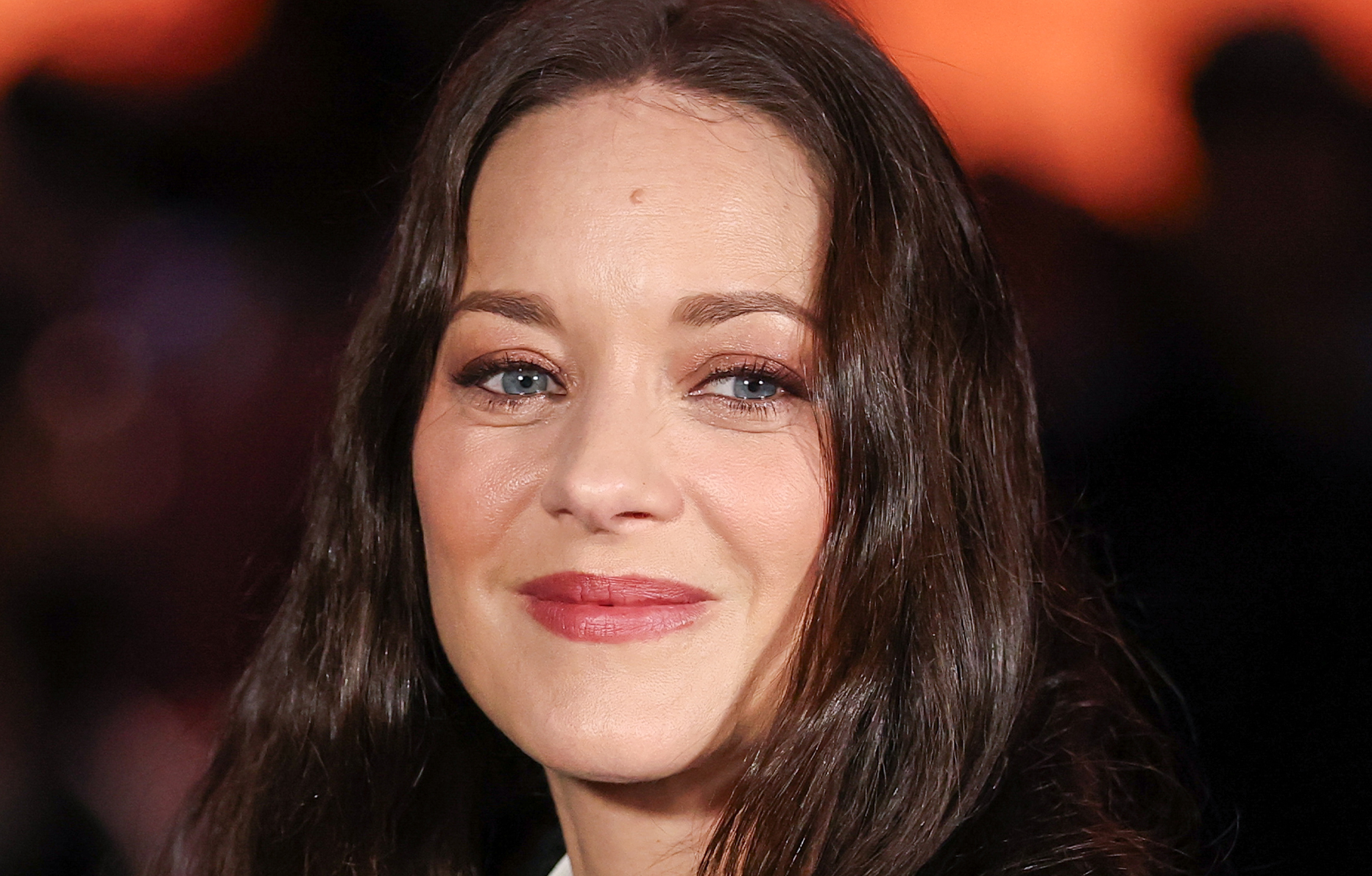 Marion Cotillard au défilé Chanel printemps-été 2026, le 6 octobre 2025 © Stéphane Cardinale - Corbis/Corbis via Getty Images.