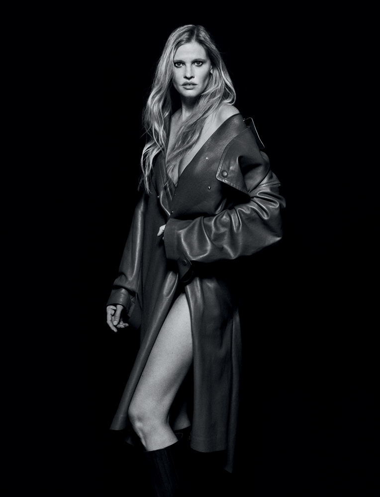 Lara Stone en Fendi photographiée par Matt Easton pour l'anniversaire des 100 ans de la maison
