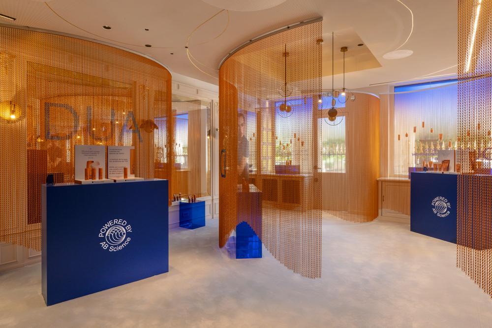 Le pop-up DUA par Augustinus Bader au Palais Royal (Paris 1er) est ouvert jusqu'au 6 juin 2026.