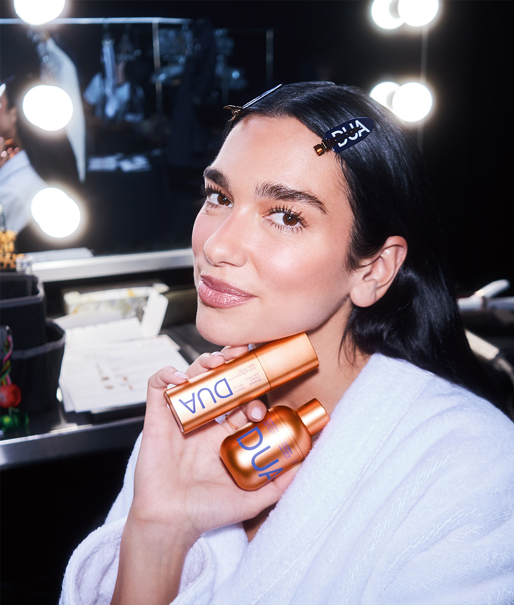 Dua Lipa lance la ligne de soins Dua en collaboration avec Augustinus Bader