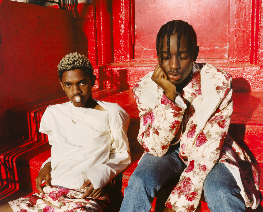 photographie de Tyler Mitchell, Untitled (Red Steps) (2016) exposée à la MEP à Paris