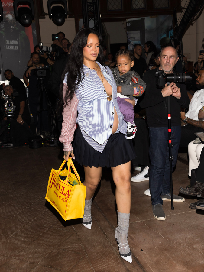 rihanna porte un sac dior au défilé AWGE homme printemps-été 2026