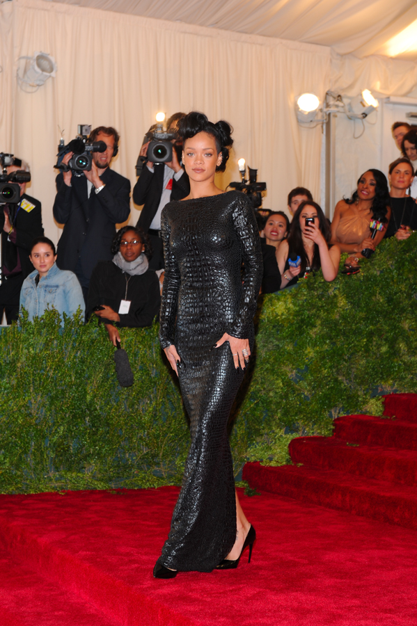 rihanna en robe croco tom ford au met gala 2012