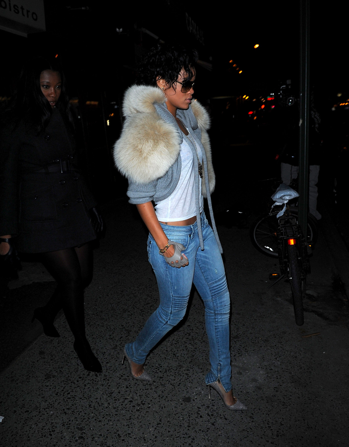 rihanna look fourrure