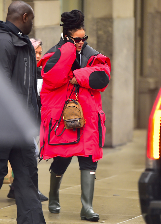 rihanna sac à dos louis vuitton bottes en caoutchouc barbour