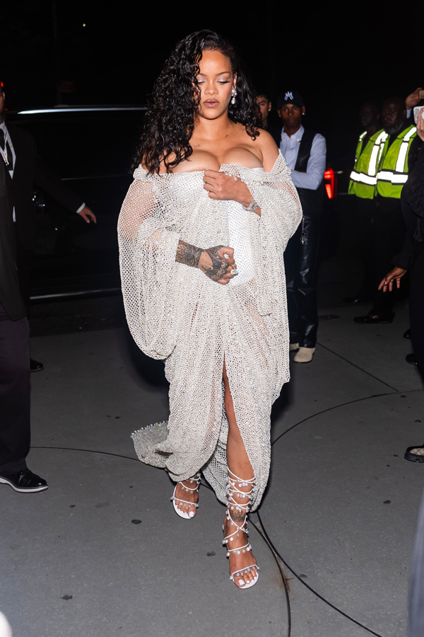 rihanna en alaia