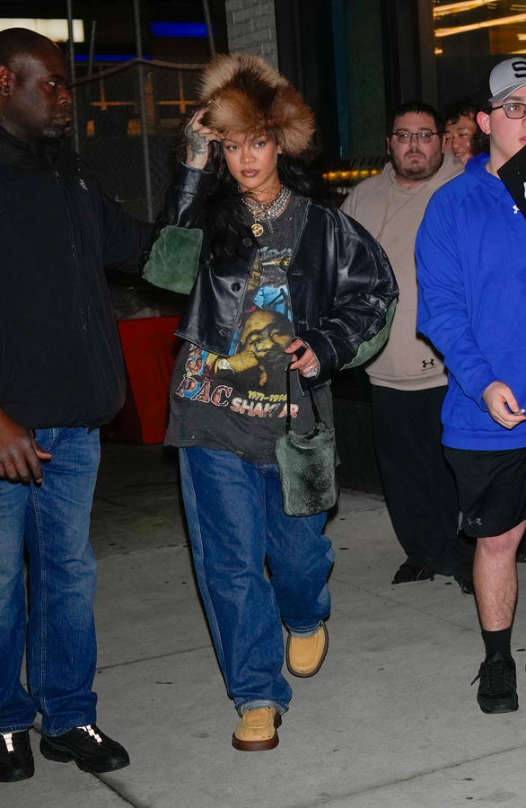 look rihanna 