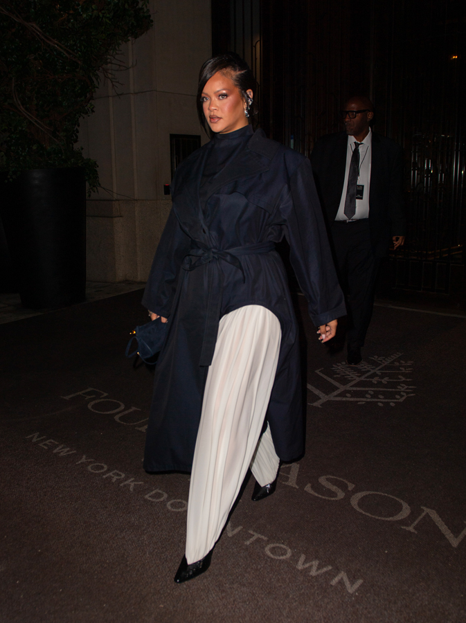 rihanna en ensemble alaia 