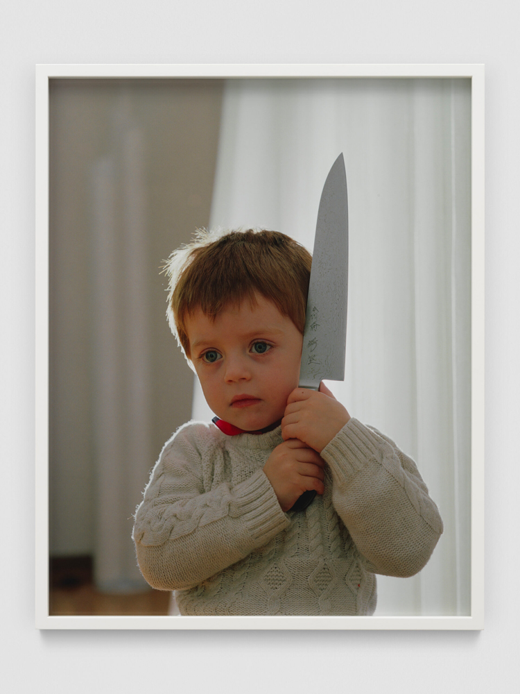 Torbjørn Rødland, Boy with Japanese Knife exposé à Paris Photo 2025 