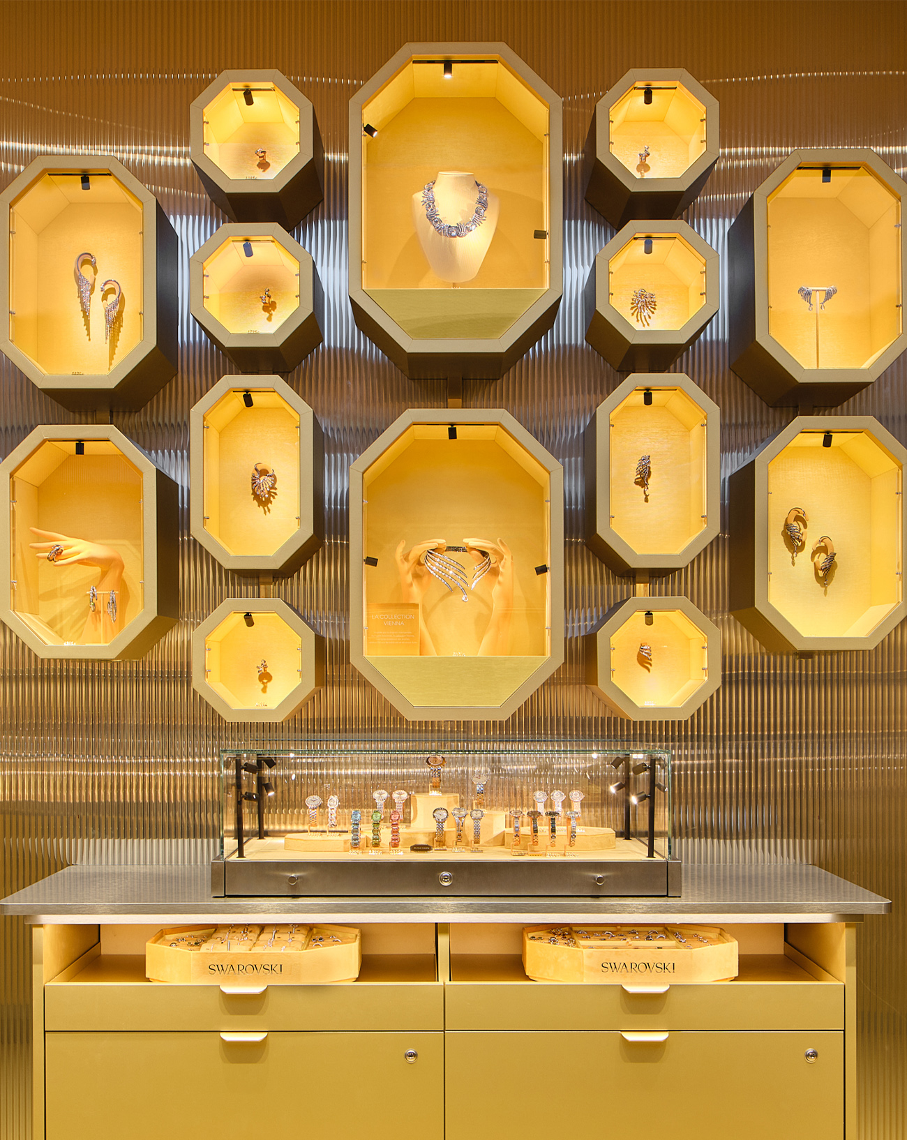 le pop-up store swarovski sur les champs elysees