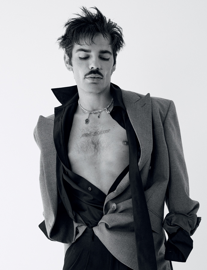 Portrait du chanteur de lucky love par mondino 